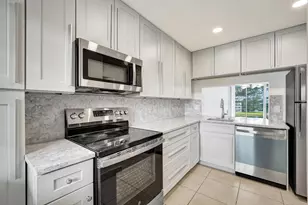 9430 Poinciana Pl, Davie, FL 33324 - Photo 6