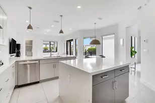 10595 S Lago Vista Cir, Parkland, FL 33076 - Photo 14