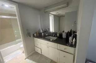 20301 W Country Club Dr Unit, Aventura, FL 33180 - Photo 4