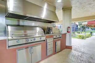 9410 N Hollybrook Lake Dr, Pembroke Pines, FL 33025 - Photo 12