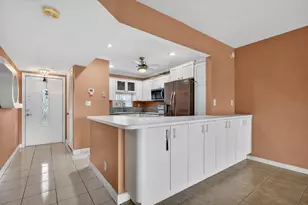 9410 N Hollybrook Lake Dr, Pembroke Pines, FL 33025 - Photo 2