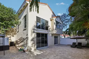 972 Azure Ln, Weston, FL 33326 - Photo 2
