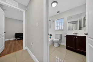 348 NW 40th Ct, Oakland Park, FL 33309 - Photo 22