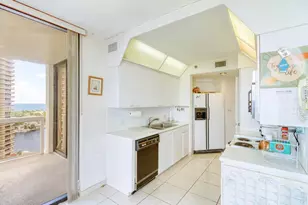 20185 E Country Club Dr, Miami, FL 33180 - Photo 14