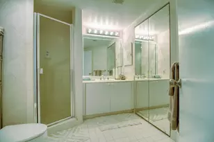 20185 E Country Club Dr, Miami, FL 33180 - Photo 20