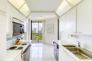 20185 E Country Club Dr, Miami, FL 33180 - Photo 12