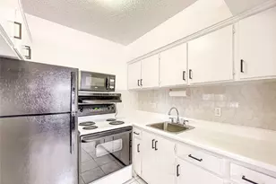 815 SW 10th Terrace, Hallandale Beach, FL 33009 - Photo 8