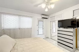 815 SW 10th Terrace, Hallandale Beach, FL 33009 - Photo 12