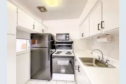 815 SW 10th Terrace #18V, Hallandale Beach, FL 33009 - Photo 10