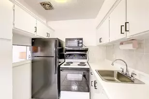 815 SW 10th Terrace, Hallandale Beach, FL 33009 - Photo 10