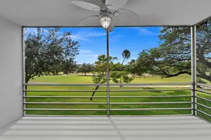 3800 Oaks Clubhouse Dr, Pompano Beach, FL 33069 - Photo 4