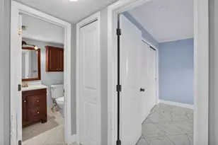 2230 N Cypress Bend Dr, Pompano Beach, FL 33069 - Photo 24