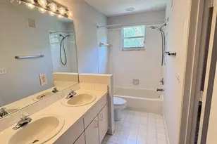 12123 SW 2nd St, Pembroke Pines, FL 33025 - Photo 8