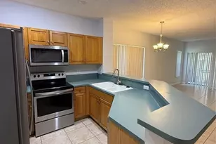 12123 SW 2nd St, Pembroke Pines, FL 33025 - Photo 4