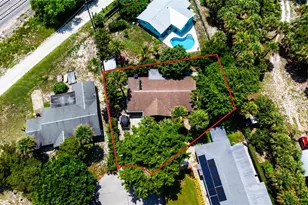 4646 NE Dudley Cir, Jensen Beach, FL 34957 - Photo 4