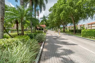 9523 S Hollybrook Lake Dr, Pembroke Pines, FL 33025 - Photo 62