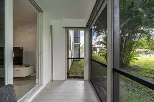 9523 S Hollybrook Lake Dr, Pembroke Pines, FL 33025 - Photo 22