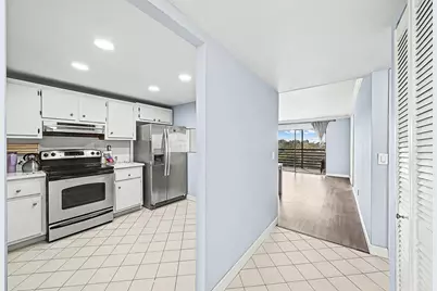 10466 Sunrise Lakes Boulevard #312, Sunrise, FL 33322 - Photo 8
