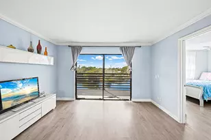 10466 Sunrise Lakes Blvd, Sunrise, FL 33322 - Photo 18