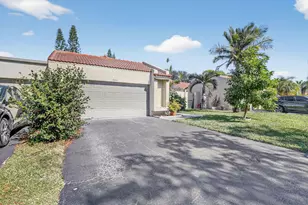 16807 Patio Village Ln, Weston, FL 33326 - Photo 2