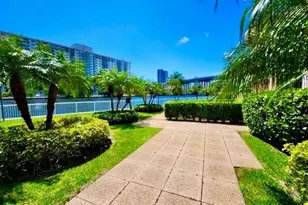 19355 Turnberry Way, Miami, FL 33180 - Photo 26