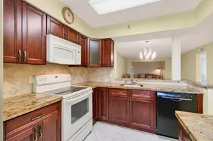 7076 Huntington Ln, Delray Beach, FL 33446 - Photo 2