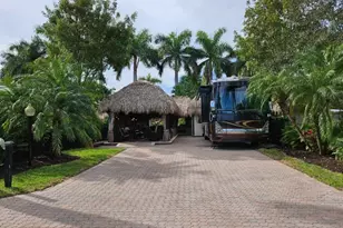 465 S Carol Pkwy, Margate, FL 33068 - Photo 1