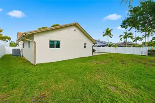 8340 SW 27th Pl, Davie, FL 33328 - Photo 10