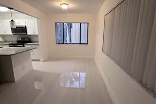 720 Meadows Cir, Boynton Beach, FL 33436 - Photo 4