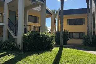 720 Meadows Cir, Boynton Beach, FL 33436 - Photo 2