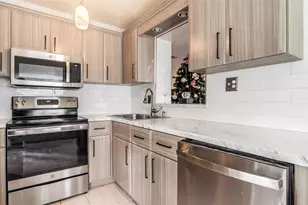 2711 NW 24th Ct, Fort Lauderdale, FL 33311 - Photo 14
