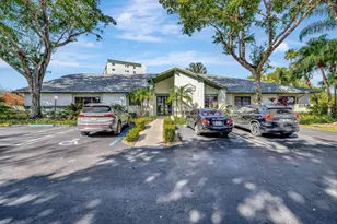 2312 S Cypress Bend Dr, Pompano Beach, FL 33069 - Photo 18