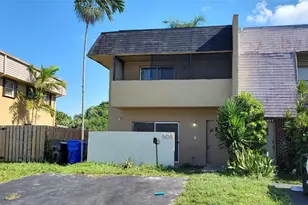 609 SW 79th Terrace, North Lauderdale, FL 33068 - Photo 2