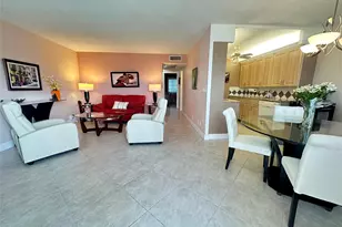 4004 Newport G, Deerfield Beach, FL 33442 - Photo 2