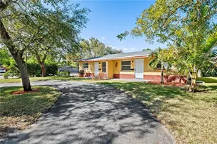 581 NW 17th Pl, Fort Lauderdale, FL 33311 - Photo 2
