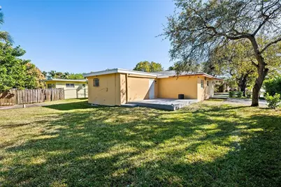 581 NW 17th Place, Fort Lauderdale, FL 33311 - Photo 12