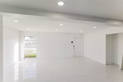 6609 NW 80th Court, Tamarac, FL 33321 - Photo 10