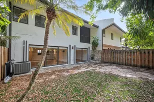 19986 NE 5th Ct, Miami, FL 33179 - Photo 36