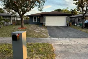 176 SW 5th Ct, Deerfield Beach, FL 33441 - Photo 2