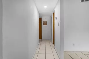 2424 NW 39th Wy, Fort Lauderdale, FL 33311 - Photo 10