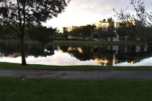 2112 S Cypress Bend Dr, Pompano Beach, FL 33069 - Photo 4