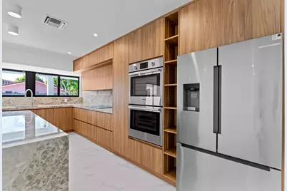 20500 Highland Lakes Boulevard, Miami, FL 33179 - Photo 10