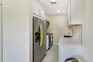 8921 NW 28th Dr, Coral Springs, FL 33065 - Photo 2