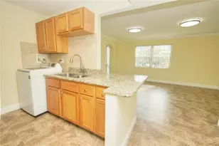 10762 La Placida Dr, Coral Springs, FL 33065 - Photo 6