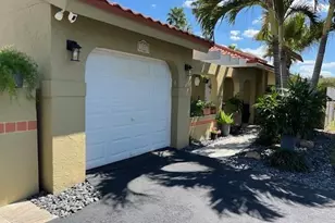 1227 Seagrape Cir, Weston, FL 33326 - Photo 2