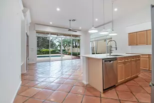 2466 Bay Isle Ct, Weston, FL 33327 - Photo 8