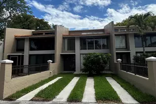 750 E Coco Plum Cir, Plantation, FL 33324 - Photo 1