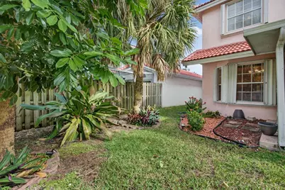 3071 NW 71st Avenue, Margate, FL 33063 - Photo 4