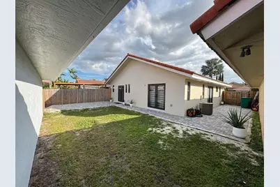 8455 NW 190th Terrace, Hialeah, FL 33015 - Photo 22