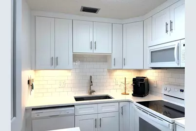 34 Pine Arbor Lane #203, Vero Beach, FL 32962 - Photo 2